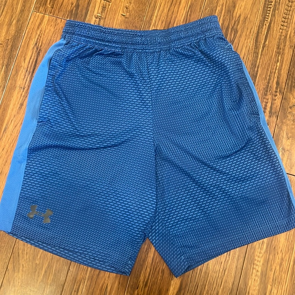 Mens under armor dri fit shorts - men’s medium